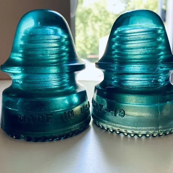 2 VNTG Blue Glass Electric Insulators Hemingray-19 Beaded Bottom, 1 W/Chip ("N") - Picture 2 of 8